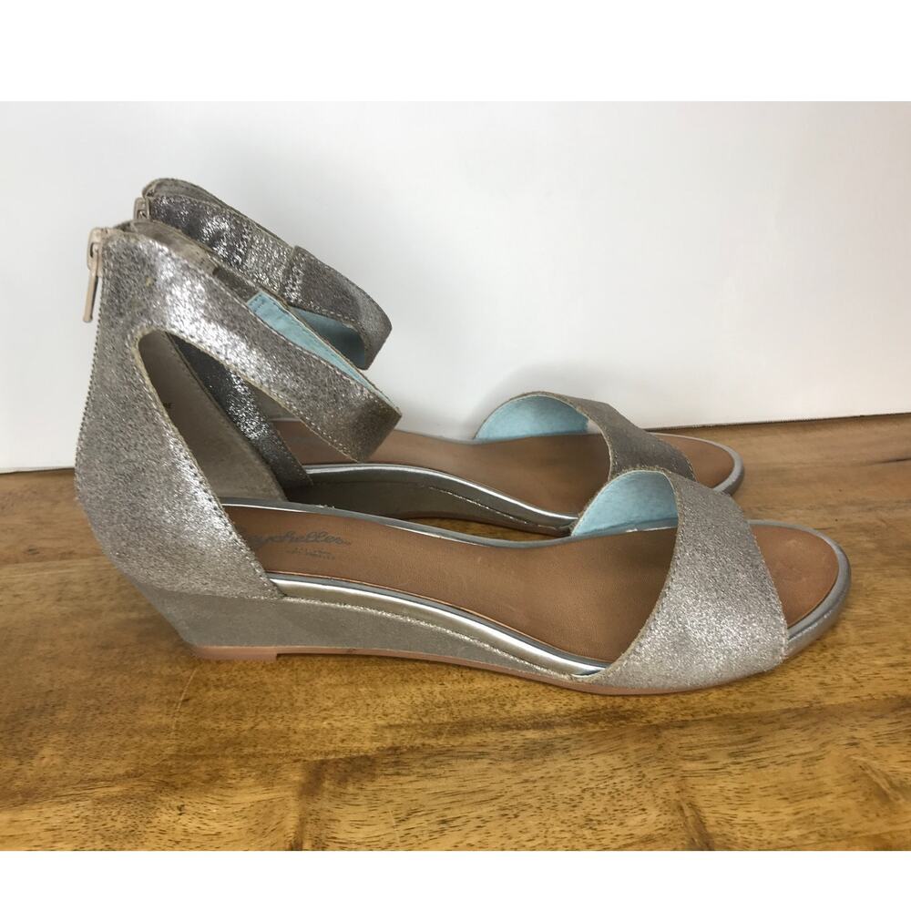 Seychelles Silver Leather Low Wedge Ankle Strap Sandals Size 10